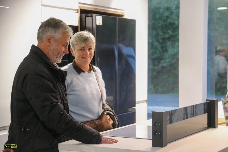 Conseil en showroom pour un pack cuisine équipée - Cuizineo Bordeaux Mérignac