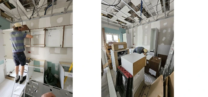 Pose d'une cuisine sur un chantier en cours de rénovation, faux plafond ouvert - équipe Cuizineo