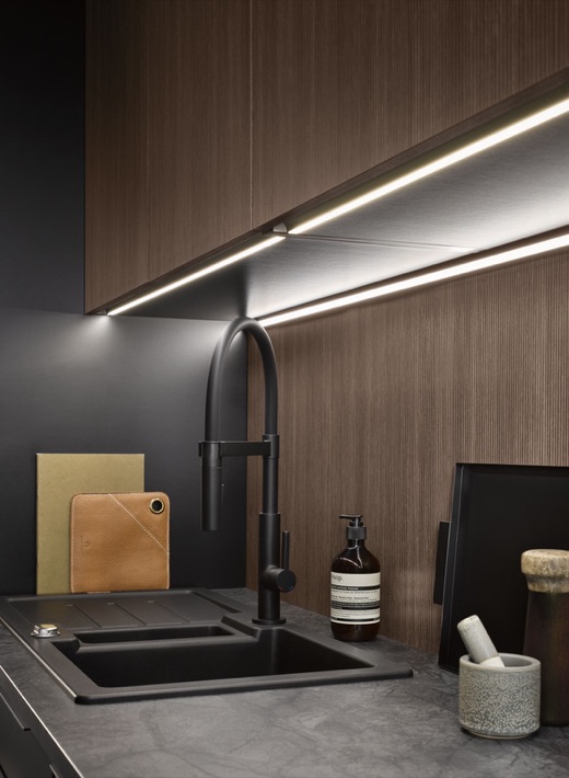 Éclairage LED sous meubles hauts cuisine — Cuizineo Mérignac